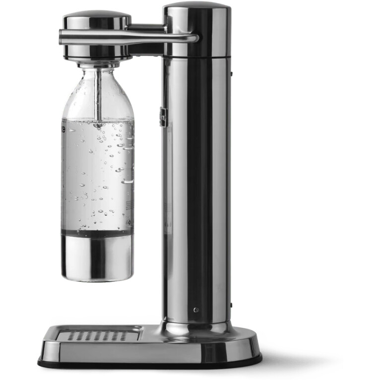 aarke Carbonator 3 with bottle attached