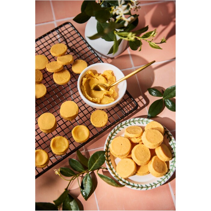 Custard sandwich biscuits arranged for serving